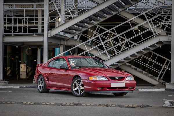 «Молотковый» разворот и по две пары амортизаторов на мост: опыт владения Ford Mustang IV «Молотковый» разворот и по две пары амортизаторов на мост: опыт владения Ford Mustang IV