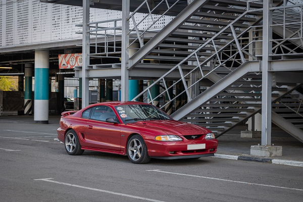 «Молотковый» разворот и по две пары амортизаторов на мост: опыт владения Ford Mustang IV «Молотковый» разворот и по две пары амортизаторов на мост: опыт владения Ford Mustang IV