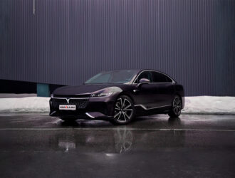 Страсть вернулась с бензобаком: тест-драйв Voyah Passion