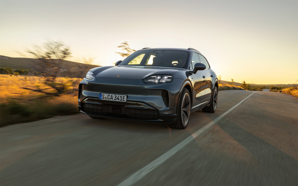 Под звук фена для волос. Первый тест нового Porsche Cayenne Turbo
Под звук фена для волос. Первый тест нового Porsche Cayenne Turbo