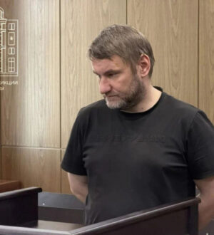 Хулиган, закинувший девушку на плечо, оправдывался «Кавказской пленницей»