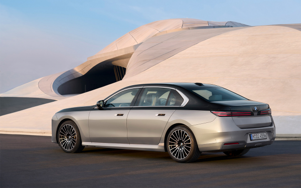 Представлен обновленный BMW 7 Series. Версии и оснащение
Представлен обновленный BMW 7 Series. Версии и оснащение
