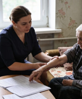 Как получить компенсацию за уход за пожилыми родственниками: пошаговая инструкция