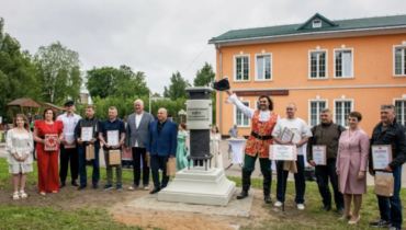 В деревне Низино открыли памятник Петергофскому фонтанному водоводу