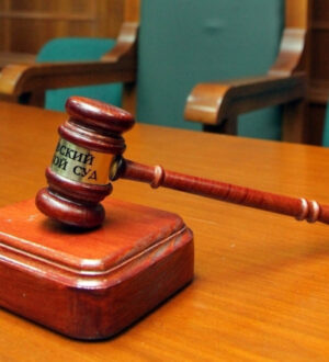 Финал суда над матерями якобы проданных младенцев напомнил фильм «Берегись автомобиля»