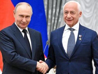 Митрополит Иларион призвал россиян молиться о здравии Владимира Спивакова