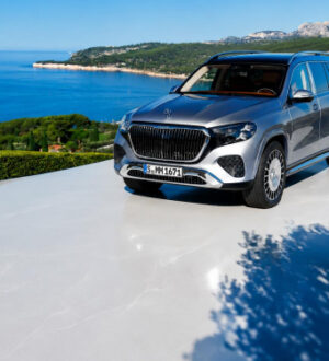 Mercedes показал новый Maybach GLS с ИИ в салоне и золотом в фарах