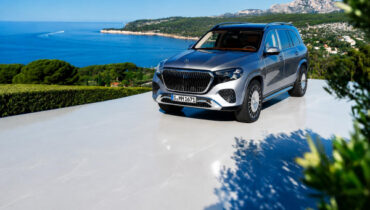 Mercedes показал новый Maybach GLS с ИИ в салоне и золотом в фарах