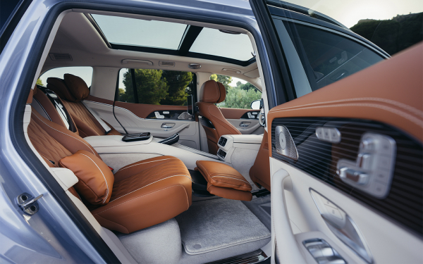 Он наклоняется в поворотах и массирует ноги. Что умеет новый Maybach GLS
Он наклоняется в поворотах и массирует ноги. Что умеет новый Maybach GLS