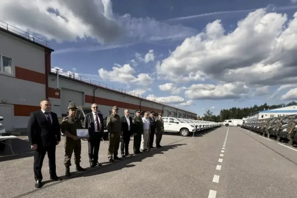 Ленинградская область передала Министерству обороны Российской Федерации партию автомобильной техники и специализированного оборудования
