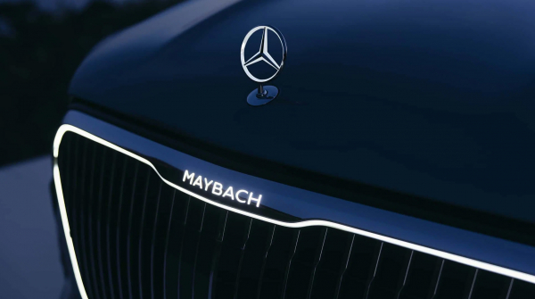 Mercedes показал новый Maybach GLS с ИИ в салоне и золотом в фарах
Mercedes показал новый Maybach GLS с ИИ в салоне и золотом в фарах