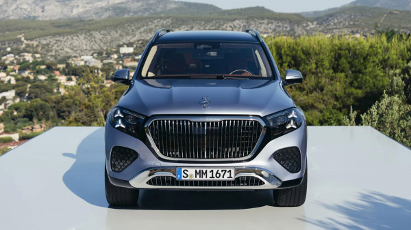 Mercedes показал новый Maybach GLS с ИИ в салоне и золотом в фарах
Mercedes показал новый Maybach GLS с ИИ в салоне и золотом в фарах