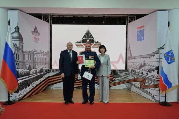 Александр Дрозденко поздравил выпускников первого потока программы &laquo;Герои Команды 47&raquo;