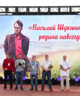 На Алтай — за уходящей натурой? Или за идеалом будущего?