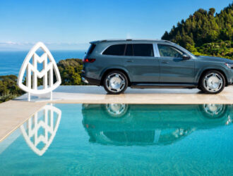 Он наклоняется в поворотах и массирует ноги. Что умеет новый Maybach GLS