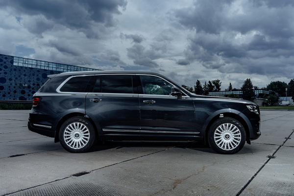 
            Русский ответ Rolls-Royce. Первый тест кроссовера Aurus Komendant
        
