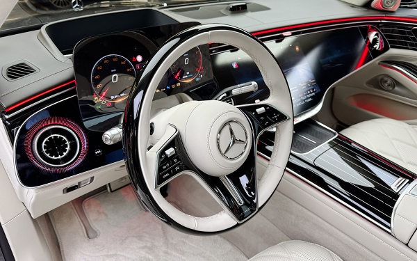 Дворецкий в придачу к машине. Первое знакомство с новым Maybach S-Class
Дворецкий в придачу к машине. Первое знакомство с новым Maybach S-Class