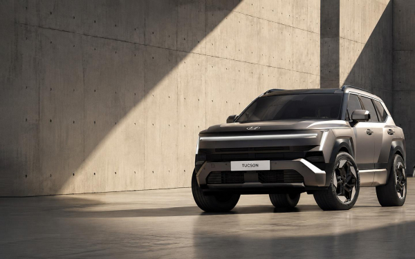 Hyundai выкатил новый Tucson с квадратным дизайном и полосками вместо фар
Hyundai выкатил новый Tucson с квадратным дизайном и полосками вместо фар