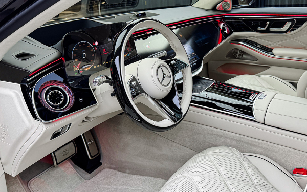 Дворецкий в придачу к машине. Первое знакомство с новым Maybach S-Class
Дворецкий в придачу к машине. Первое знакомство с новым Maybach S-Class