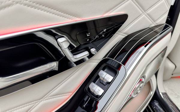 Дворецкий в придачу к машине. Первое знакомство с новым Maybach S-Class
Дворецкий в придачу к машине. Первое знакомство с новым Maybach S-Class