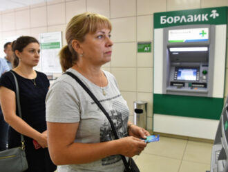 Банкоматы исчезают из городов: как теперь снимать наличные без переплат