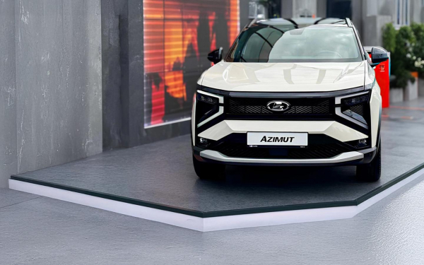 
            &laquo;Первый за 50 лет&raquo;. Автожурналисты оценили перспективы нового Lada Azimut
        