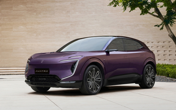 
            7 премьер, рекорд продаж EV и топ неубиваемых SUV в России. Итоги недели
        
