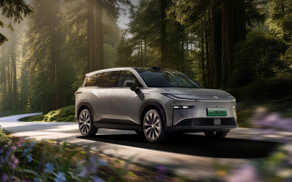 
            7 премьер, рекорд продаж EV и топ неубиваемых SUV в России. Итоги недели
        