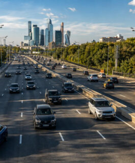 7 премьер, рекорд продаж EV и топ неубиваемых SUV в России. Итоги недели