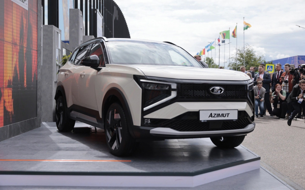 
            &laquo;Первый за 50 лет&raquo;. Автожурналисты оценили перспективы нового Lada Azimut
        