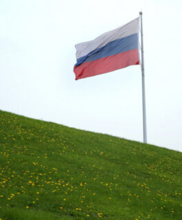 ВСУ в панике: российские штурмовики устанавливают  флаги в Доброполье