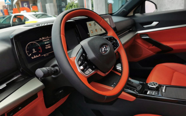 
            &laquo;Первый за 50 лет&raquo;. Автожурналисты оценили перспективы нового Lada Azimut
        