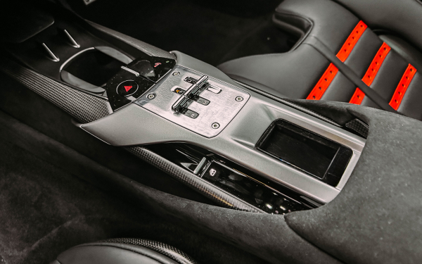 
            Зумеры и 12Cilindri. Обзор последнего суперкара Ferrari старой школы
        