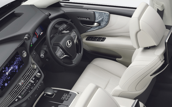 Обновленный Lexus LS больше не заваливается в поворотах. Список изменений
Обновленный Lexus LS больше не заваливается в поворотах. Список изменений