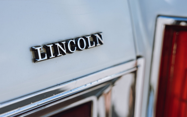 «У меня и у Майкла Джексона». Обзор того самого Lincoln из «Бригады»
«У меня и у Майкла Джексона». Обзор того самого Lincoln из «Бригады»