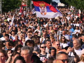 «Цветная революция» — в Сербии? Что скрывается за досрочной отставкой президента Вучича