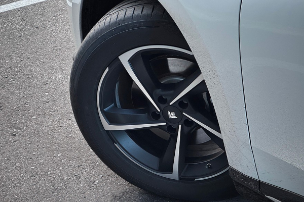 Китайская Tesla и одна большая ошибка: тест-драйв GAC Hyptec HT Китайская Tesla и одна большая ошибка: тест-драйв GAC Hyptec HT
