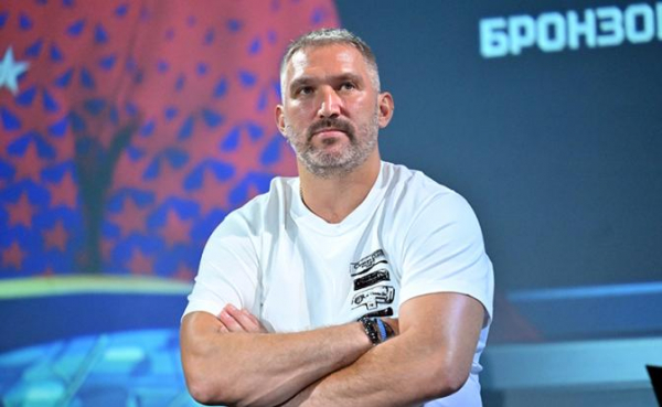 «В НХЛ Овечкину не место!»: Гашек и зарубежные СМИ «наехали» на «Великую Восьмерку» за предвыборный ролик «В НХЛ Овечкину не место!»: Гашек и зарубежные СМИ «наехали» на «Великую Восьмерку» за предвыборный ролик