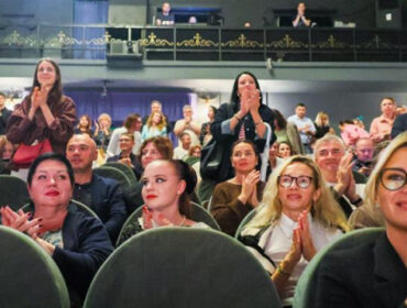 Алчная Мельпомена: За аншлаг плати втрое больше. За кресло в партере — ещё добавь