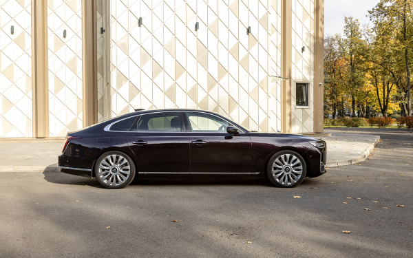 Уже не Hongqi, но еще не Aurus. Первый тест российского седана Senat 900
Уже не Hongqi, но еще не Aurus. Первый тест российского седана Senat 900