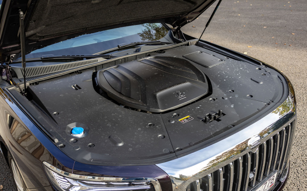 Уже не Hongqi, но еще не Aurus. Первый тест российского седана Senat 900
Уже не Hongqi, но еще не Aurus. Первый тест российского седана Senat 900