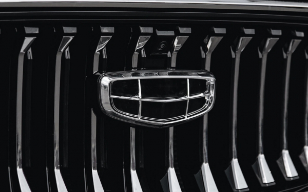 
            Подорожание ОСАГО, новинки от Geely и скандальный Jaguar. Итоги недели
        